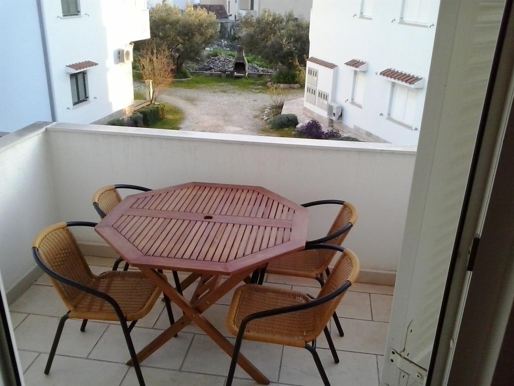 Apartment Kiko Rogoznica  Rom bilde