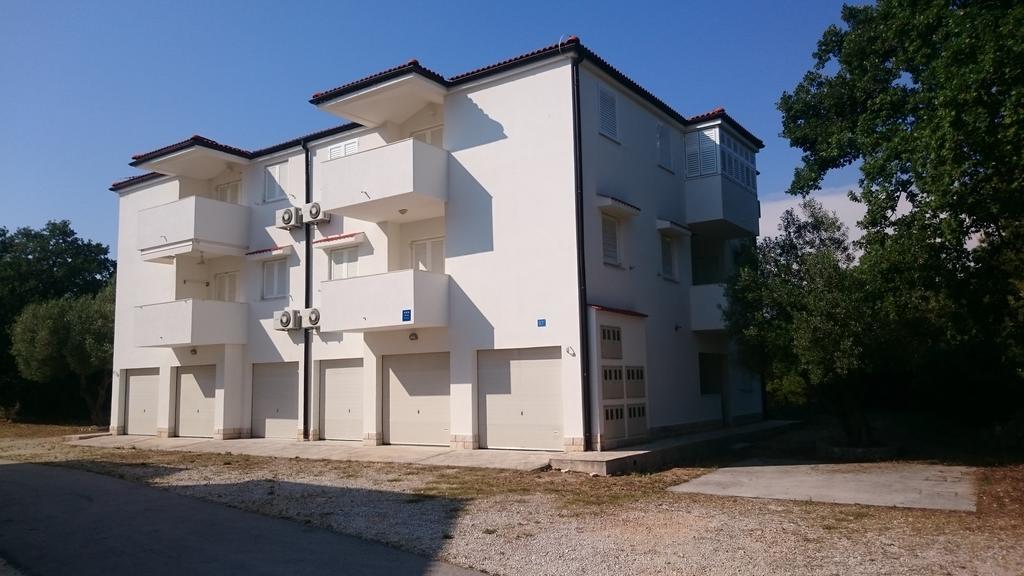 Apartment Kiko Rogoznica  Rom bilde