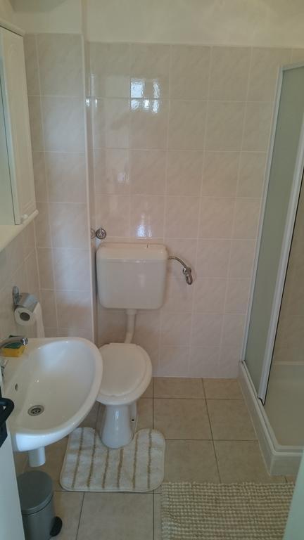 Apartment Kiko Rogoznica  Rom bilde