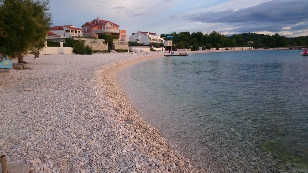 Apartment Kiko Rogoznica  Rom bilde